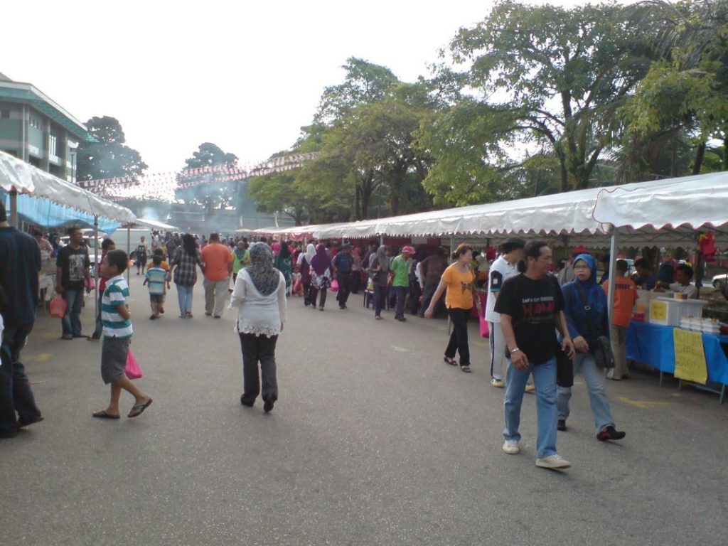 Crowded Bazar Padi Mahsuri BBU during Ramadhan