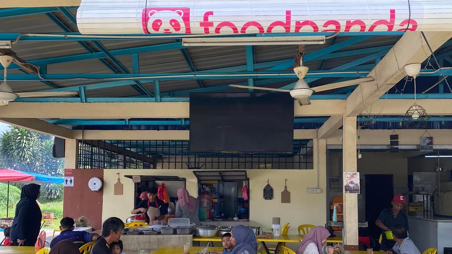 Nasi Kerabu Permas 7 is listed as must-try restaurant in Johor Bahru